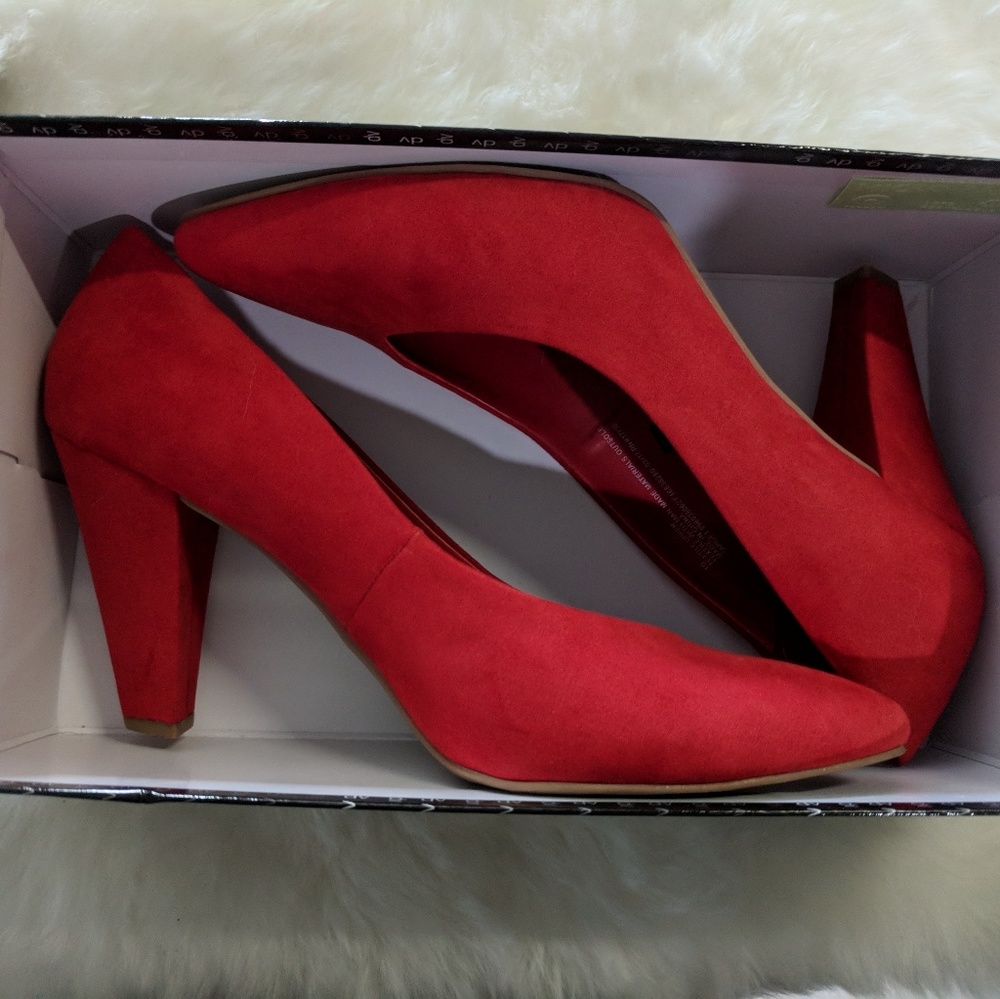 Red pumps